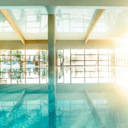 Wellness & Kaskady Отель