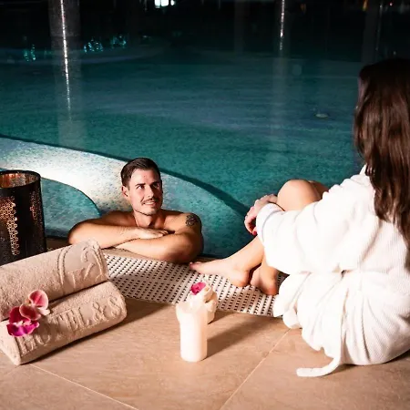 Отель Wellness & Kaskady 4*