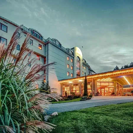 ホテル Wellness & Kaskady 4*